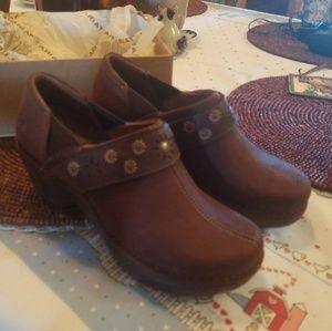 New brn size 7.5 all leather Ariats